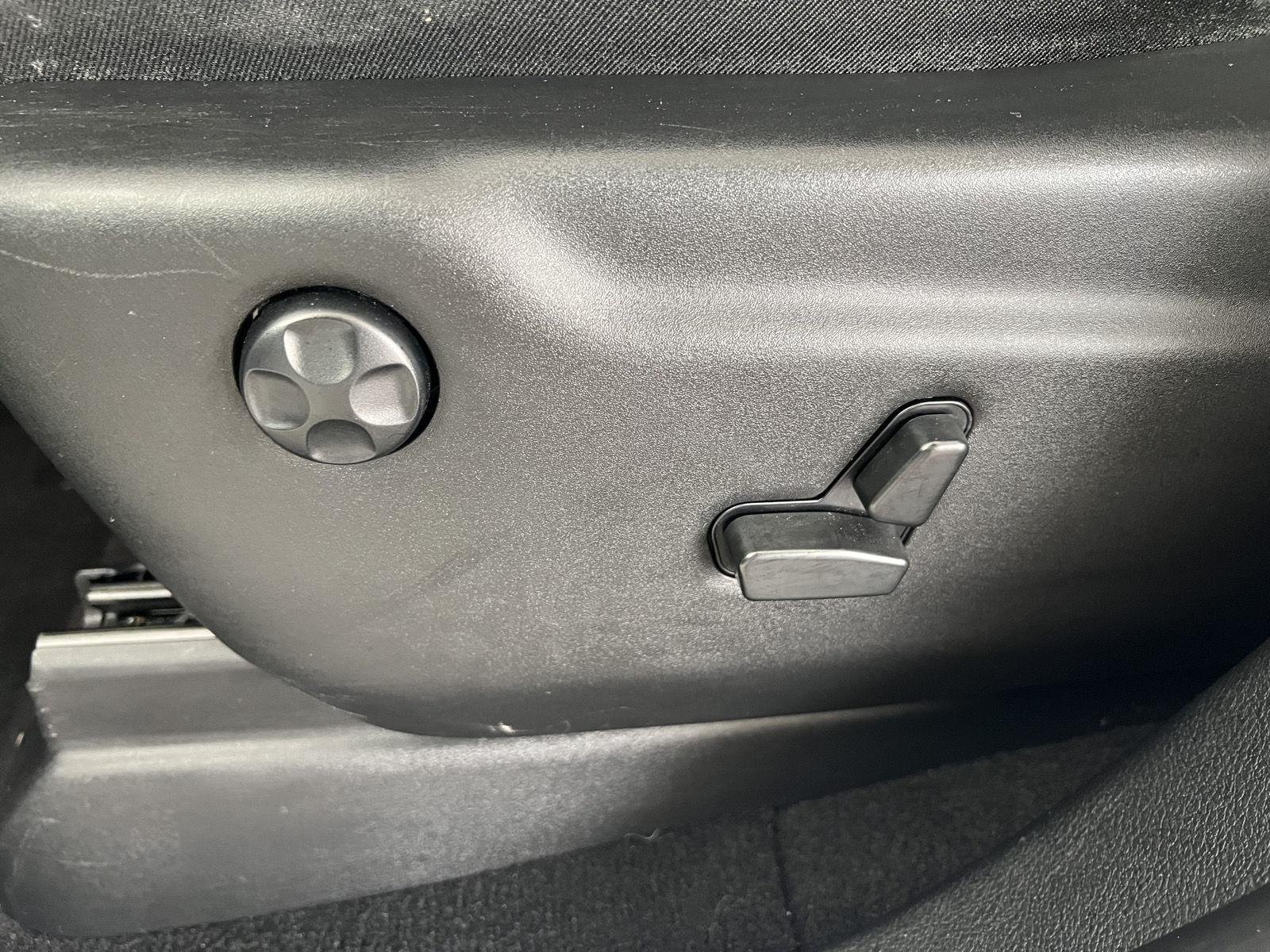 Used 2021 Bright White Clearcoat Jeep Laredo X image 12