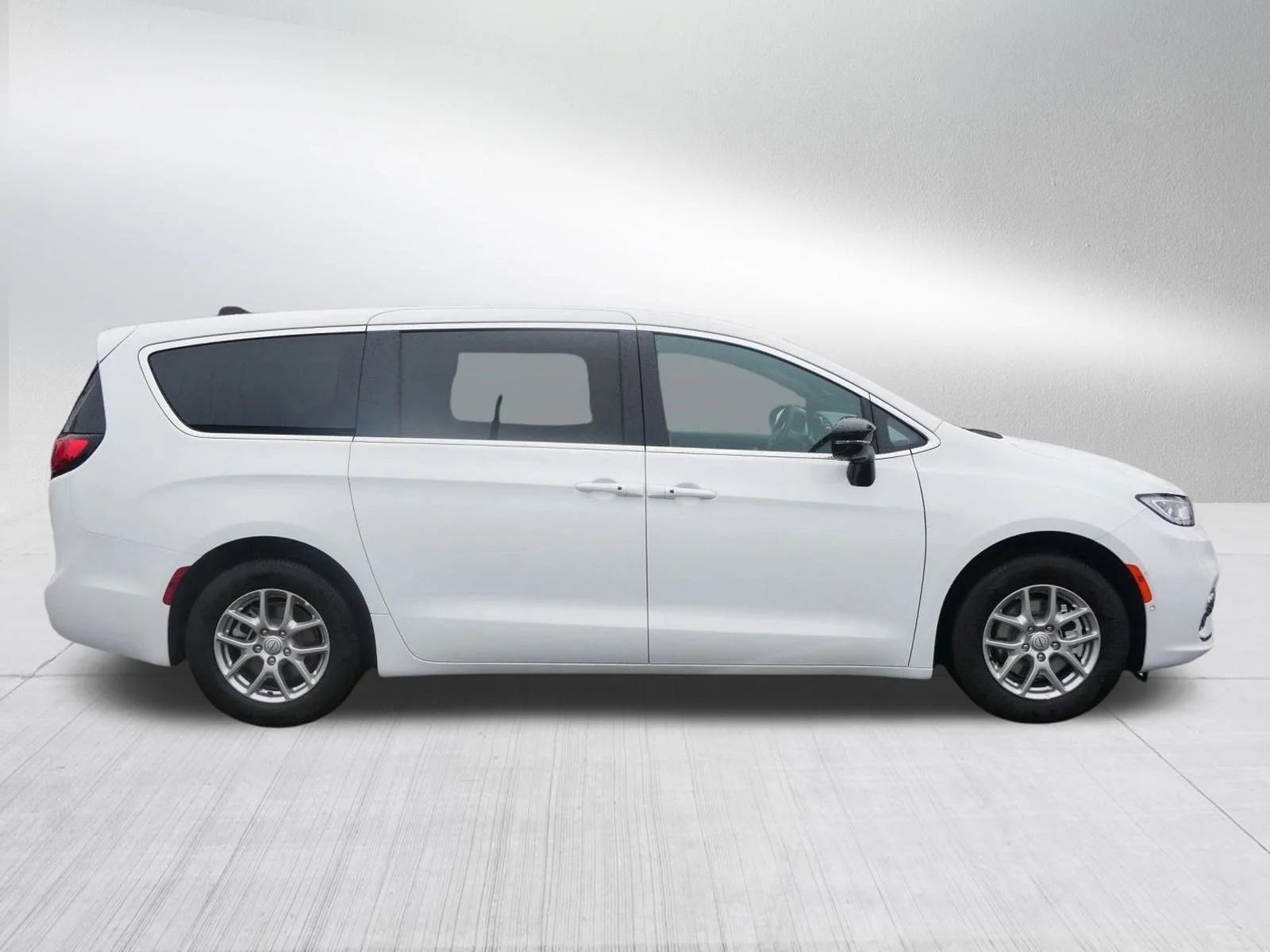 New 2026 Bright White Clear-Coat Exterior Paint Chrysler Select image 8