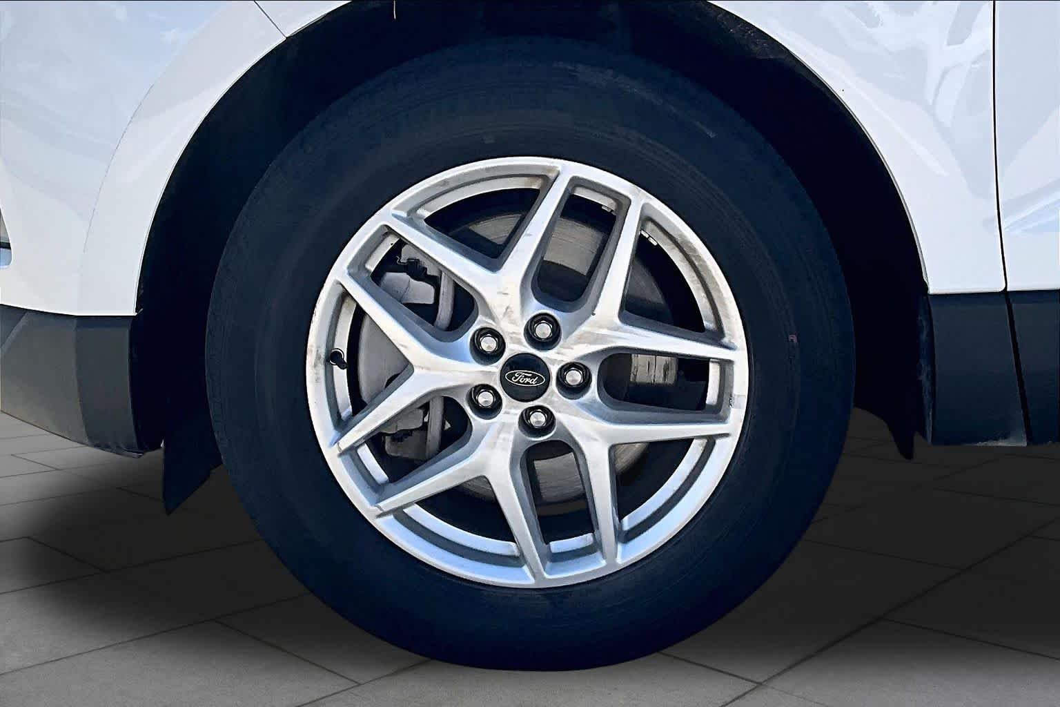 Used 2023 Oxford White Ford SEL image 10