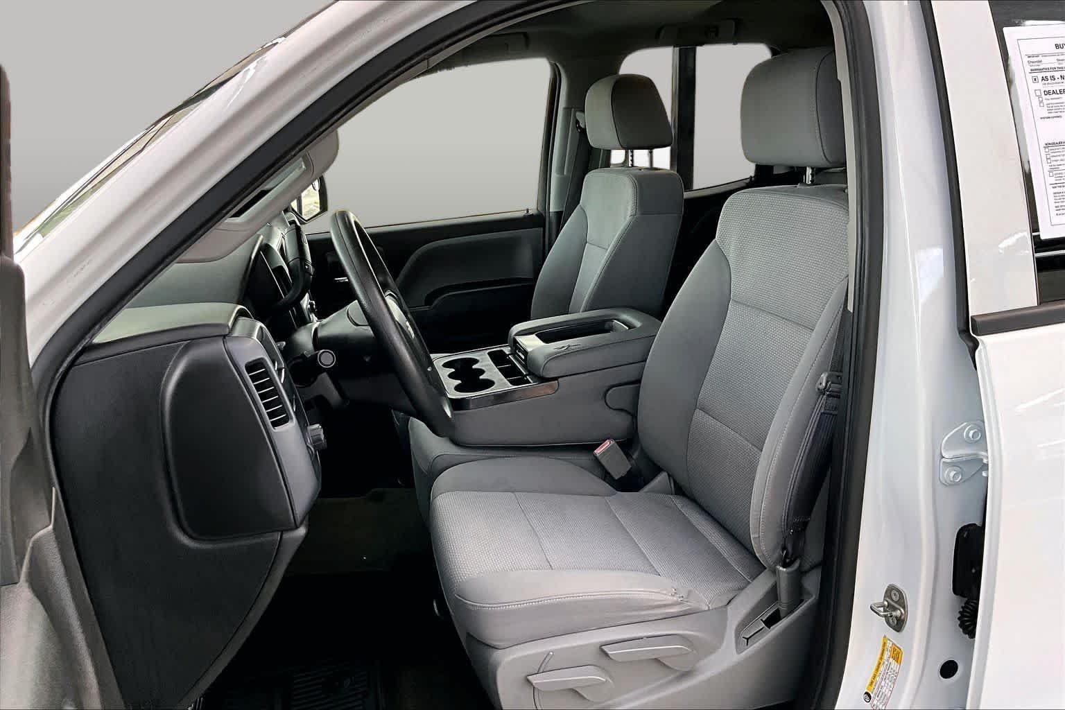 Used 2017 Summit White Chevrolet Custom image 8
