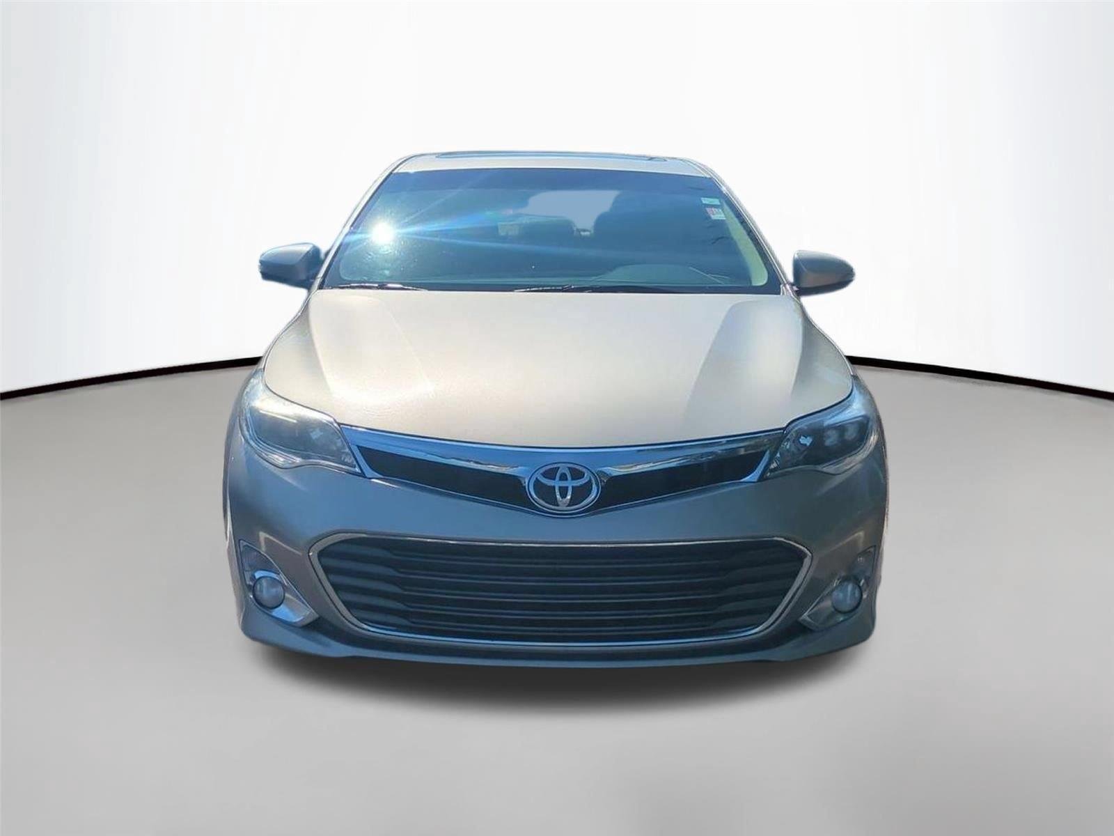 Used 2013  Toyota XLE Touring image 2
