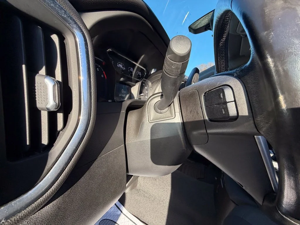 Used 2021 SUMMIT WHITE GMC Elevation image 18
