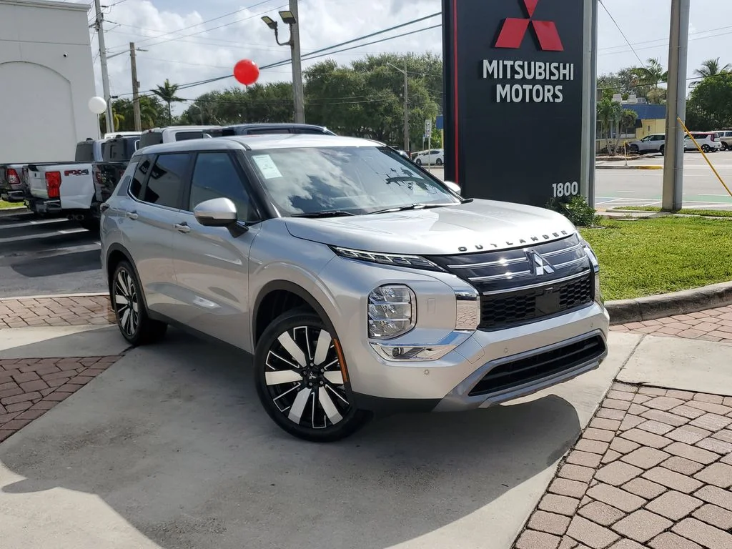 2025 Mitsubishi Outlander SE - Photo 31