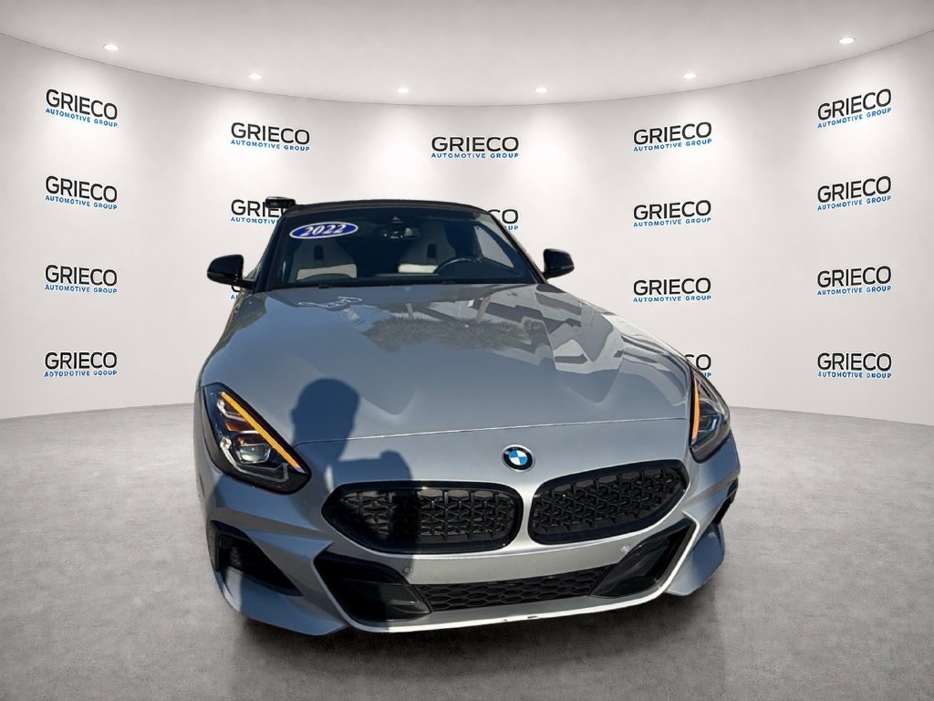 Used 2022 Silver BMW sDrive30i image 2