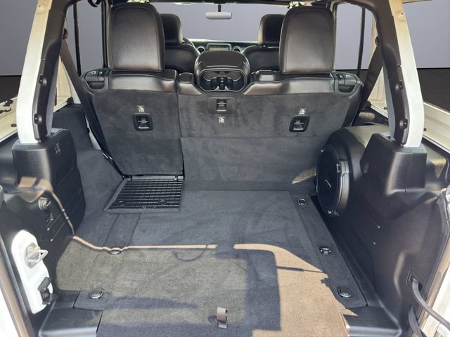 Used 2018 White Jeep Sahara 4x4 image 26