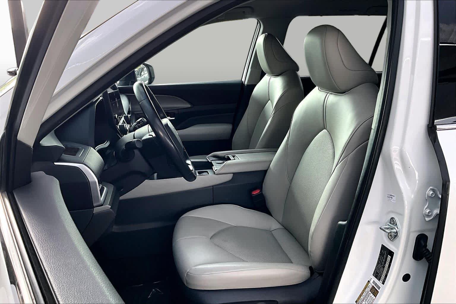Used 2024 Wind Chill Pearl Toyota XLE image 8