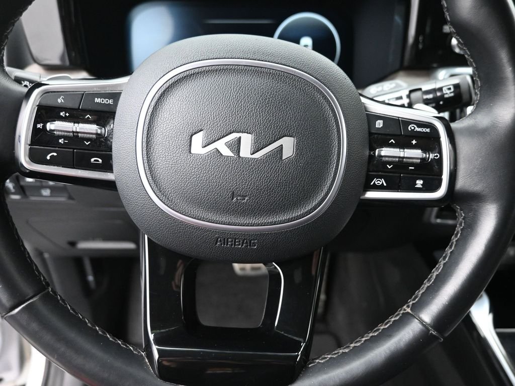 Used 2023 White Kia X-Line SX Prestige image 21