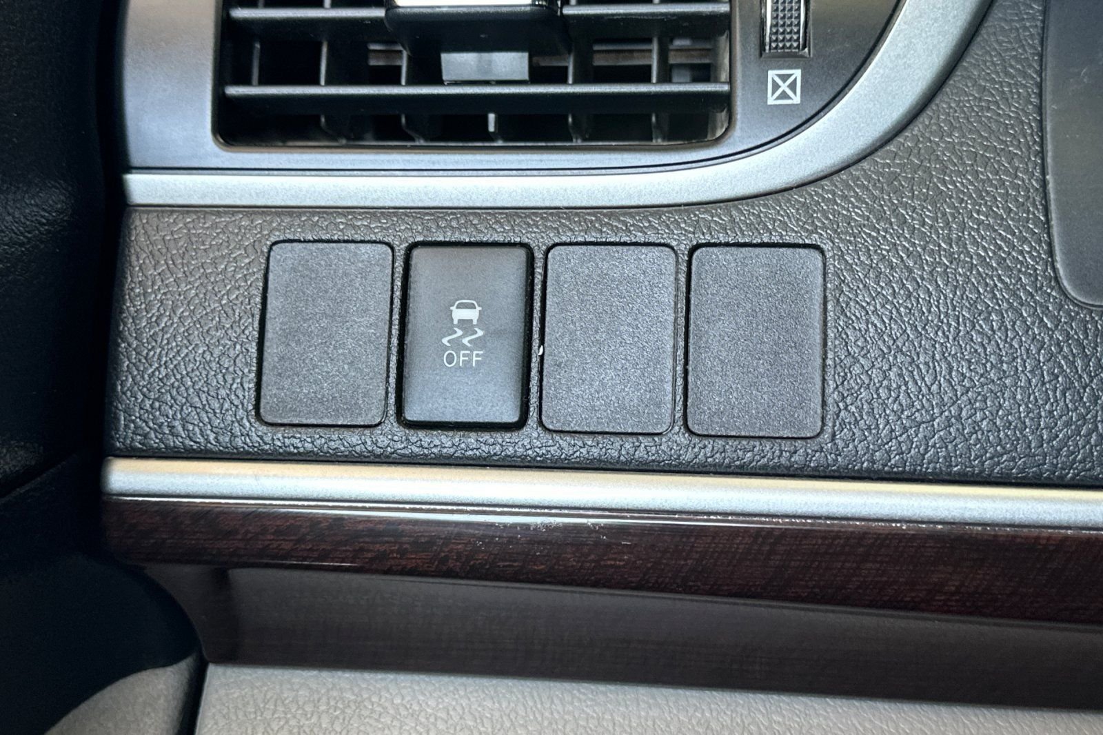 Used 2014 Silver Toyota XLE image 29