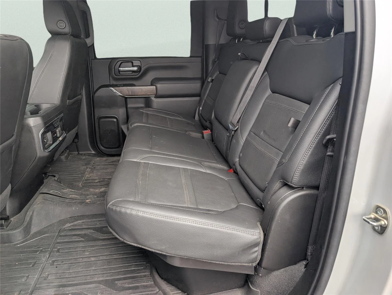Used 2023 White Frost Tricoat GMC Denali image 36
