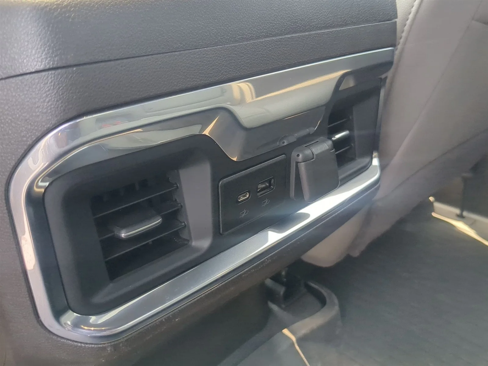 Used 2022 Iridescent Pearl Tricoat Chevrolet LTZ image 22