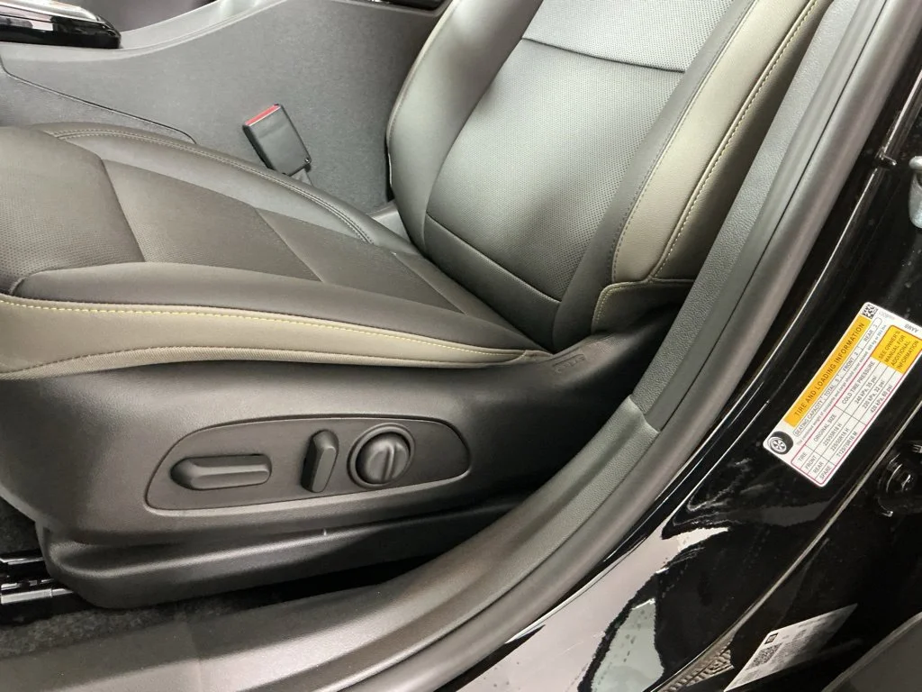 New 2026 Mosaic Black Metallic Chevrolet ACTIV image 5