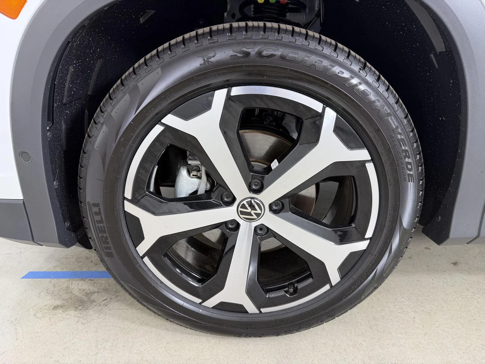 New 2026 Pure White Volkswagen SE image 11