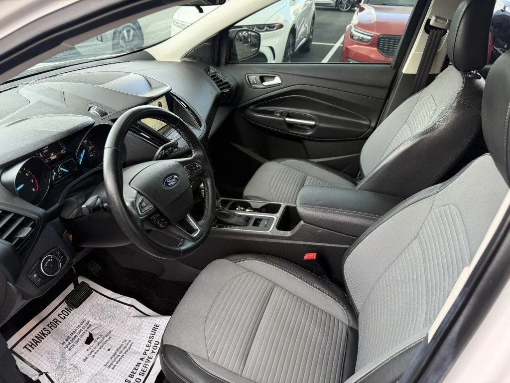 Used 2019 White Platinum Metallic Tri-Coat Ford SE FWD image 12