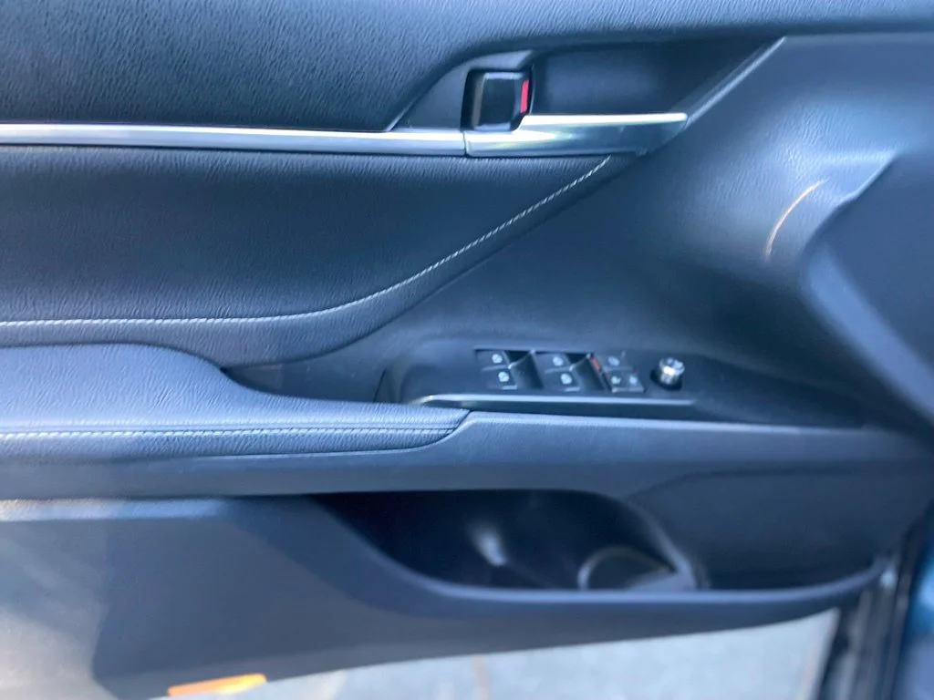 Used 2018 Aqua Toyota XSE V6 image 10
