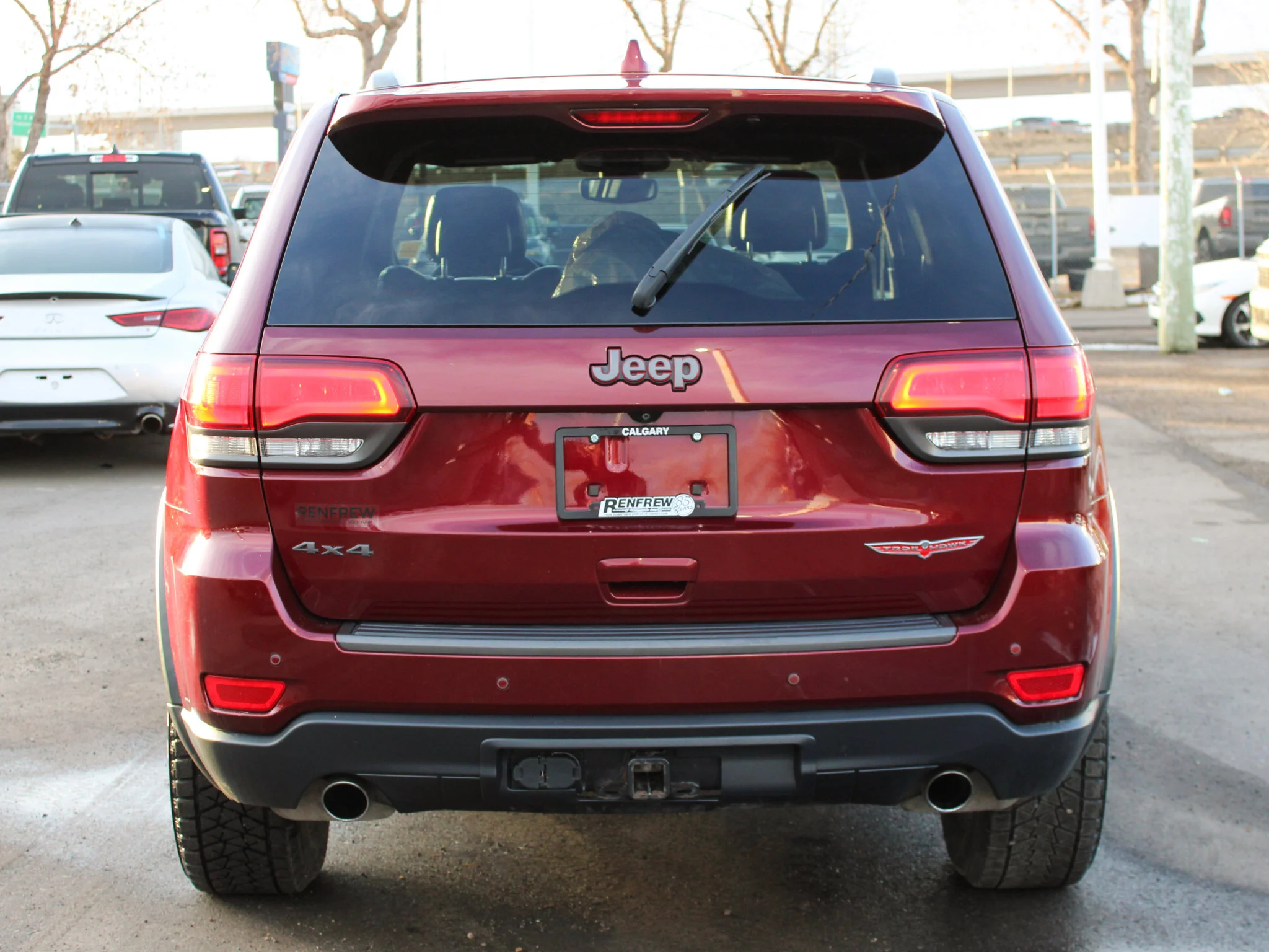 Used 2018 Red Jeep Trailhawk * V6 | Winter Tires | Heated/Vented Seats | Apple CarPlay | Navigation image 13