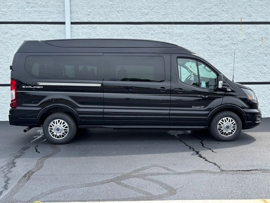New 2026 Black Ford Explorer Limited SE image 6