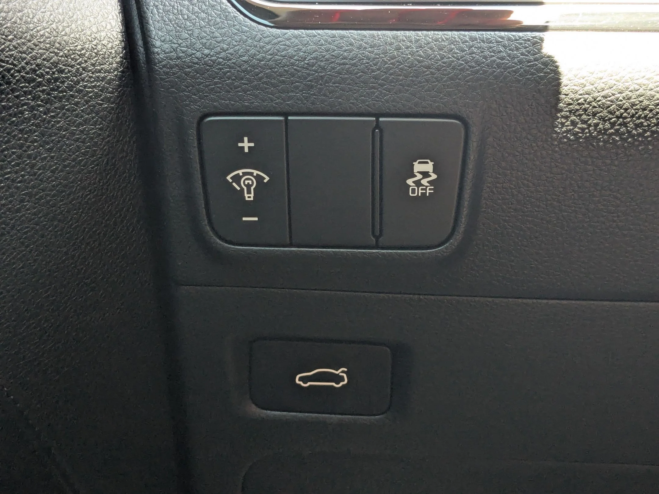 Used 2025 Runway Red Kia LXS image 16