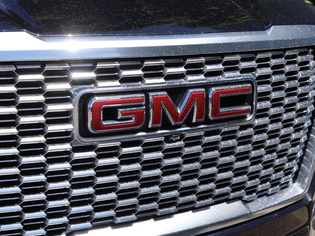 Used 2024 GMC Yukon XL Denali with VIN 1GKS2JKL1RR313863 for sale in Kansas City