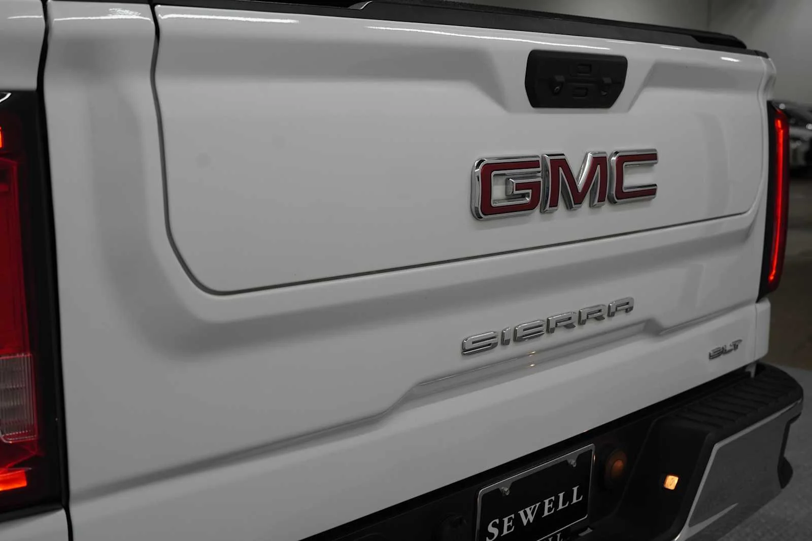 Used 2023 Summit White GMC SLT image 7