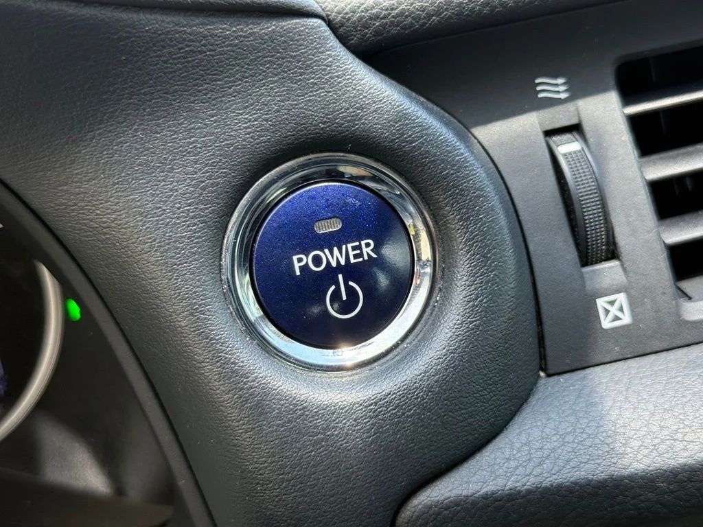 Used 2013 Blue Lexus 200h image 29