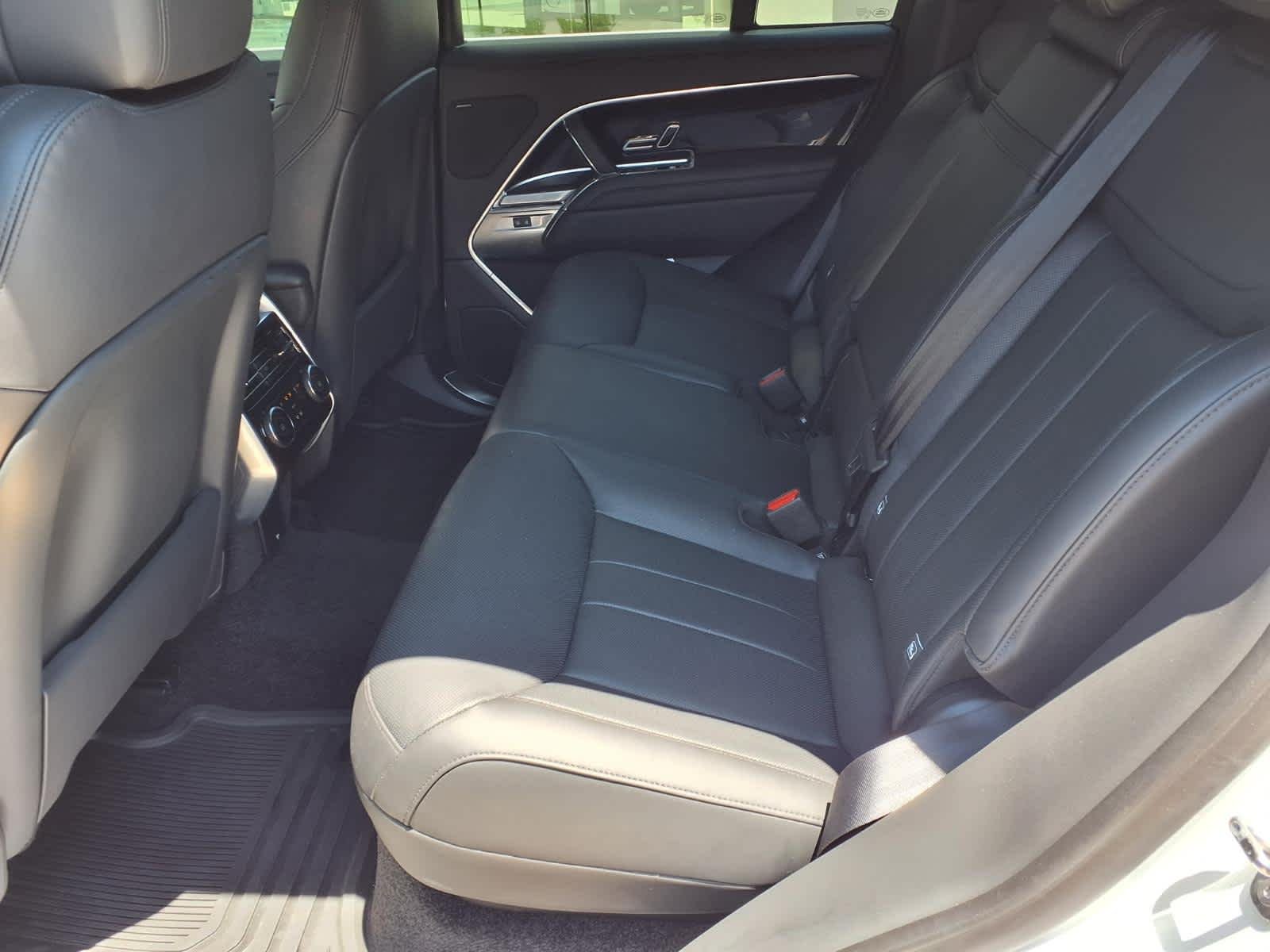 2025 Land Rover Range Rover SE - Photo 20