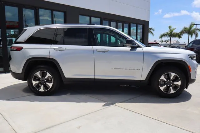 Used 2024 Silver Jeep 4xe image 2