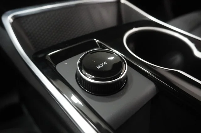 New 2027 Summit White Chevrolet LT image 27