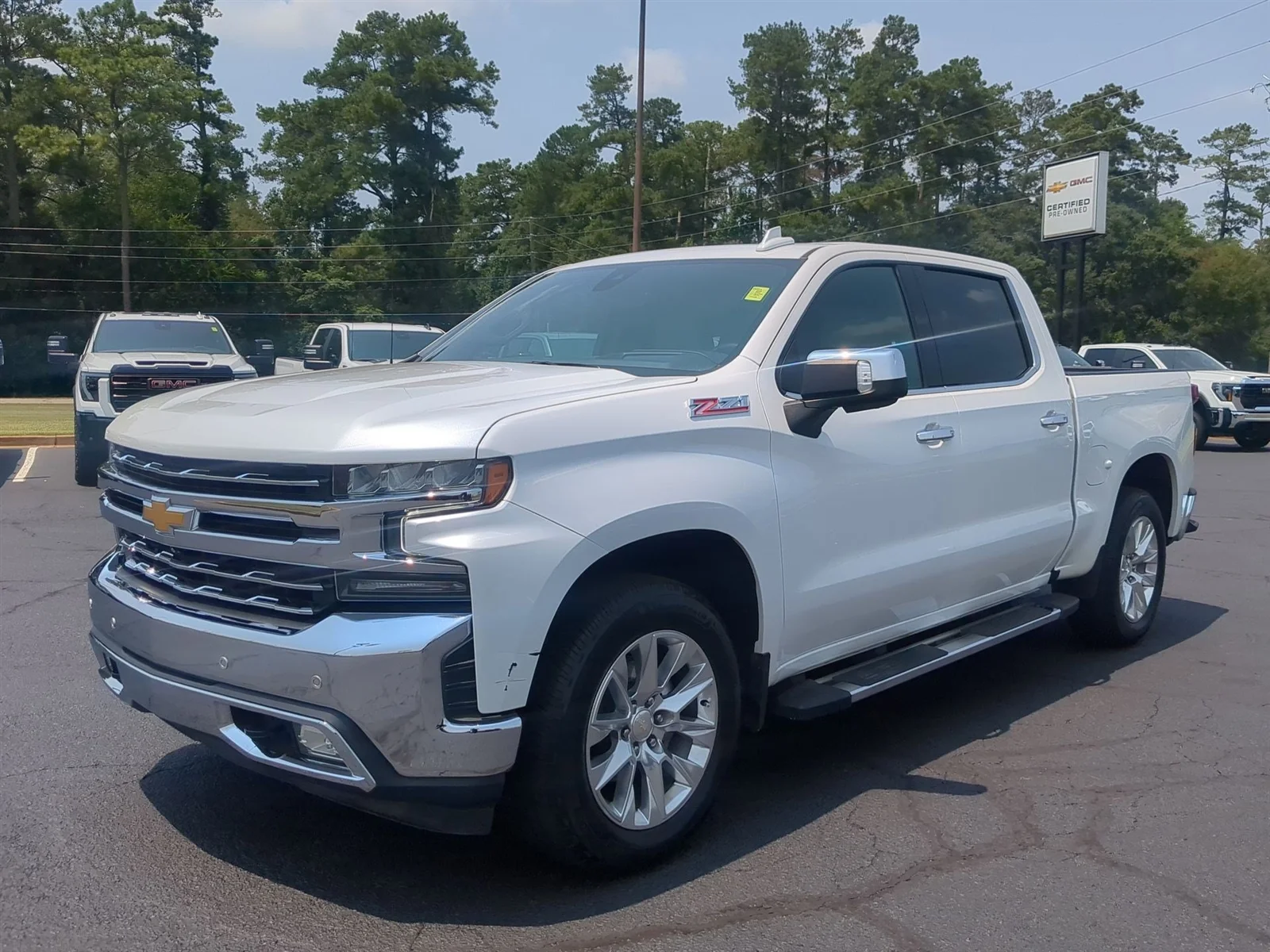 Used 2022 Iridescent Pearl Tricoat Chevrolet LTZ image 4