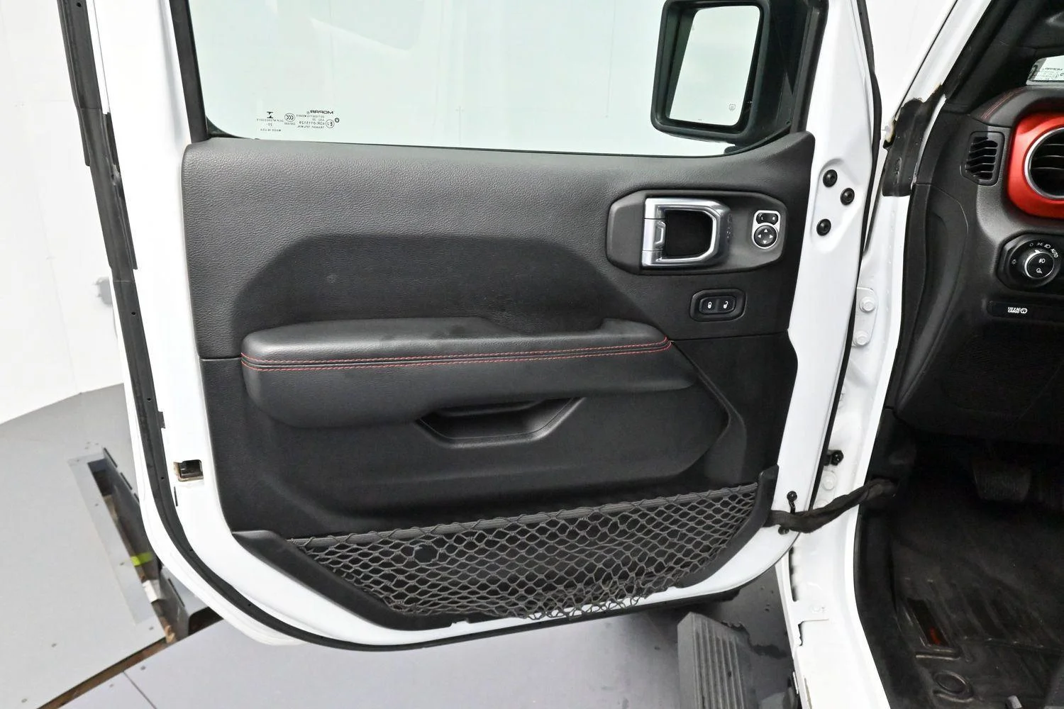 Used 2021  Jeep Rubicon image 10