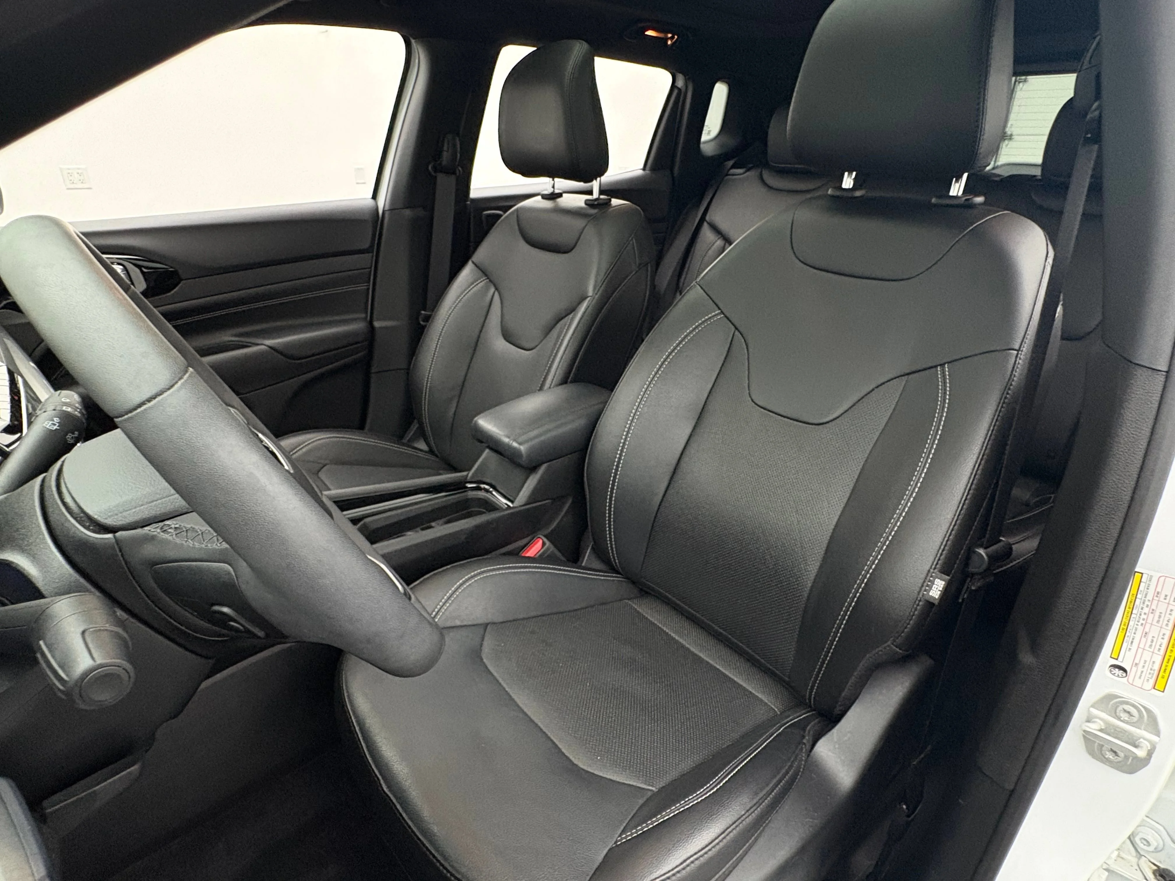 Used 2023 White Jeep High Altitude image 17