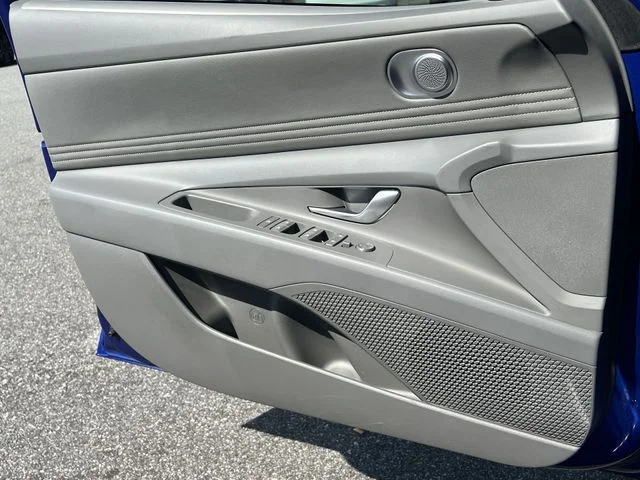Used 2025 Blue Hyundai SEL Sport image 33