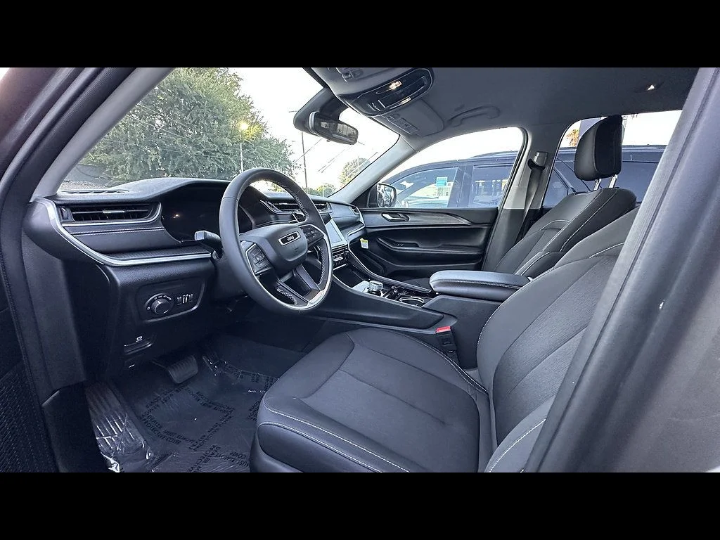 Used 2023 Gray Jeep Laredo image 5