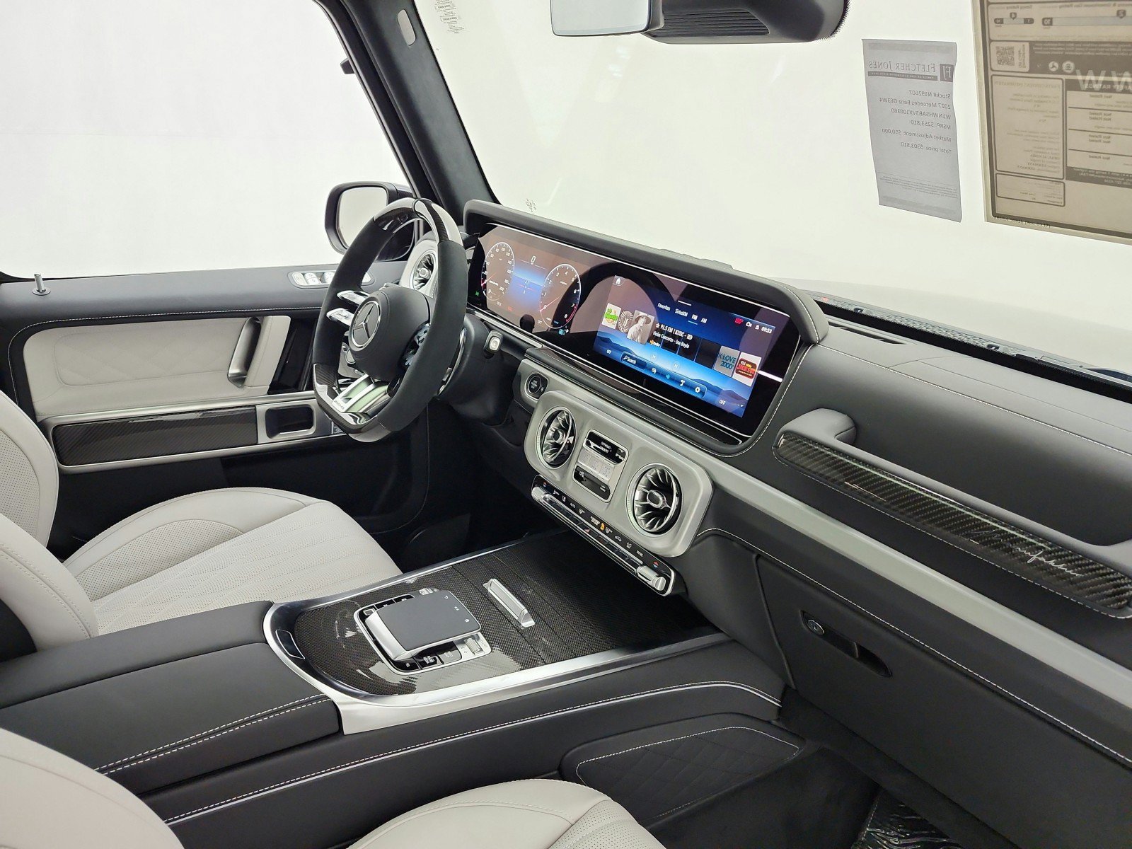 New 2027 MANUFAKTUR customer request glossy paint finish Mercedes-Benz AMG® G 63 SUV image 34