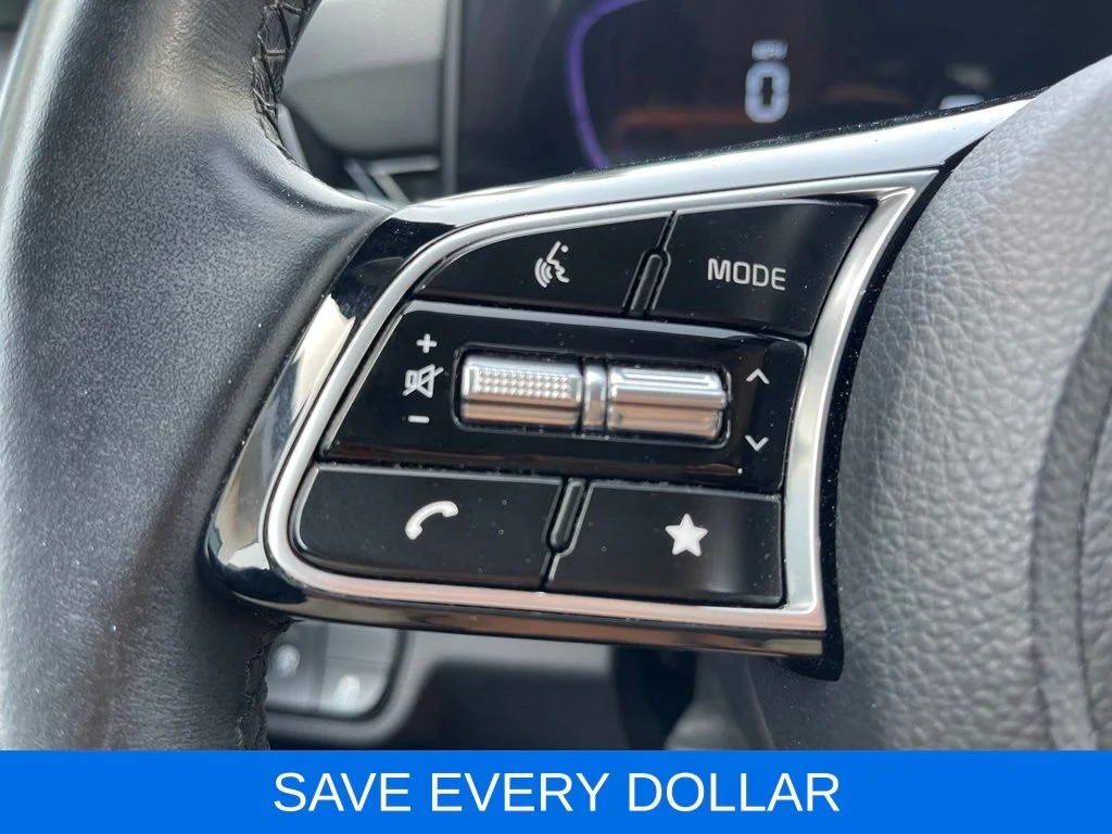 Used 2025 Black Kia S image 17