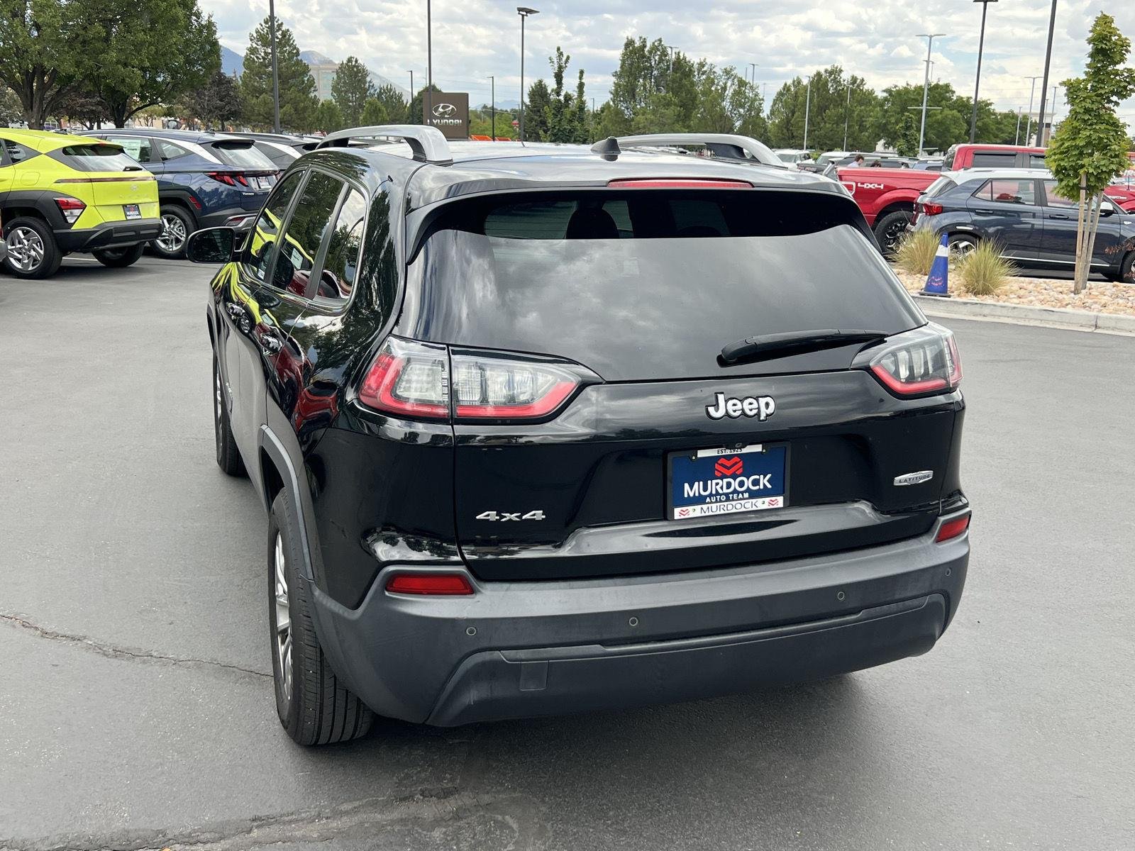 Used 2019 Diamond Black Crystal Pearlcoat Jeep Latitude Plus image 10
