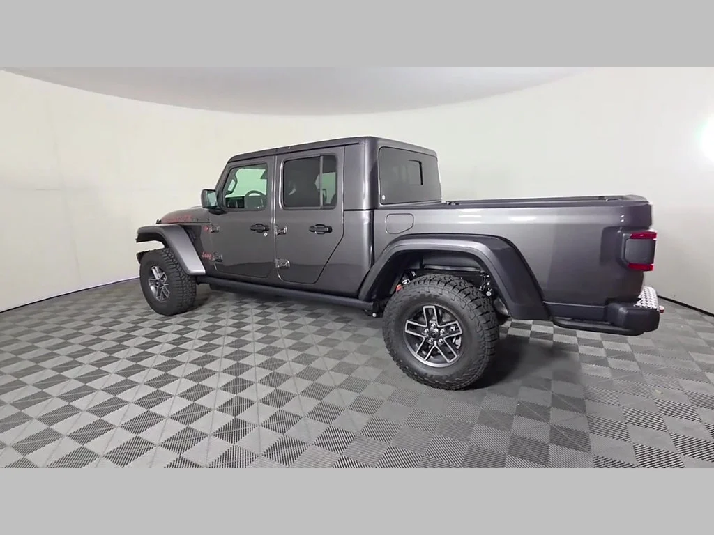 New 2026 Granite Crystal Metallic Clear-Coat Exterior Paint Jeep Mojave X image 34