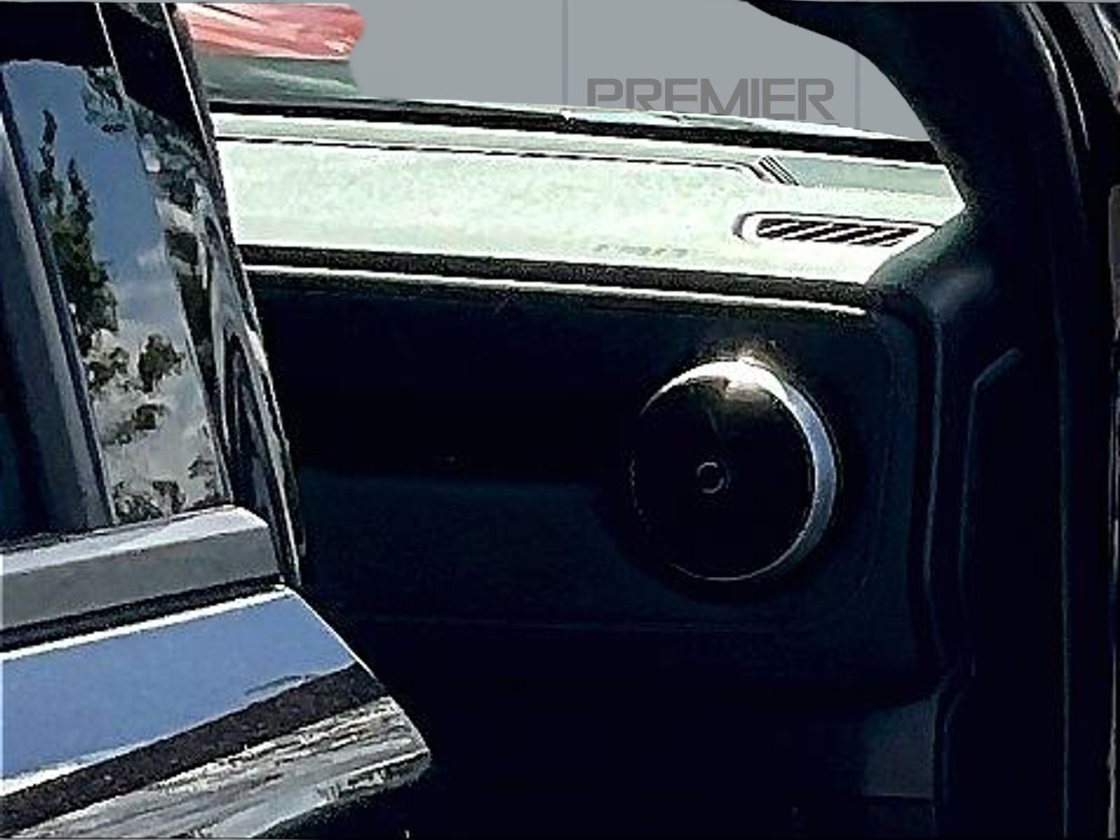 Used 2023 Black Chevrolet Z71 image 29