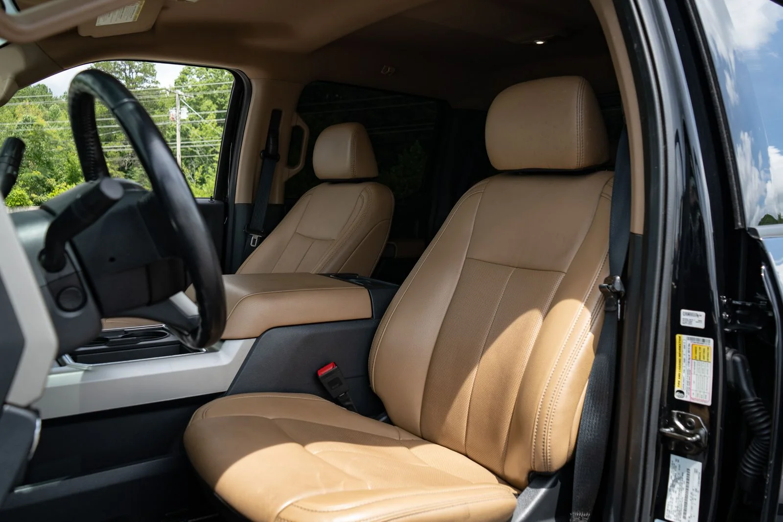 Used 2022 Black Metallic Ford Lariat image 15