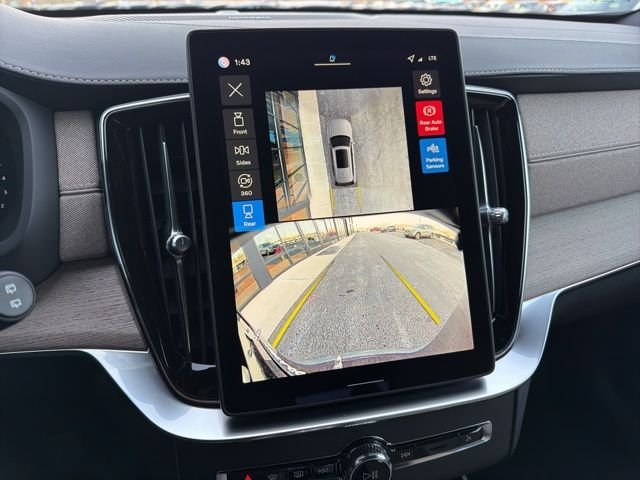 2026 Volvo XC90 Plus - Photo 17