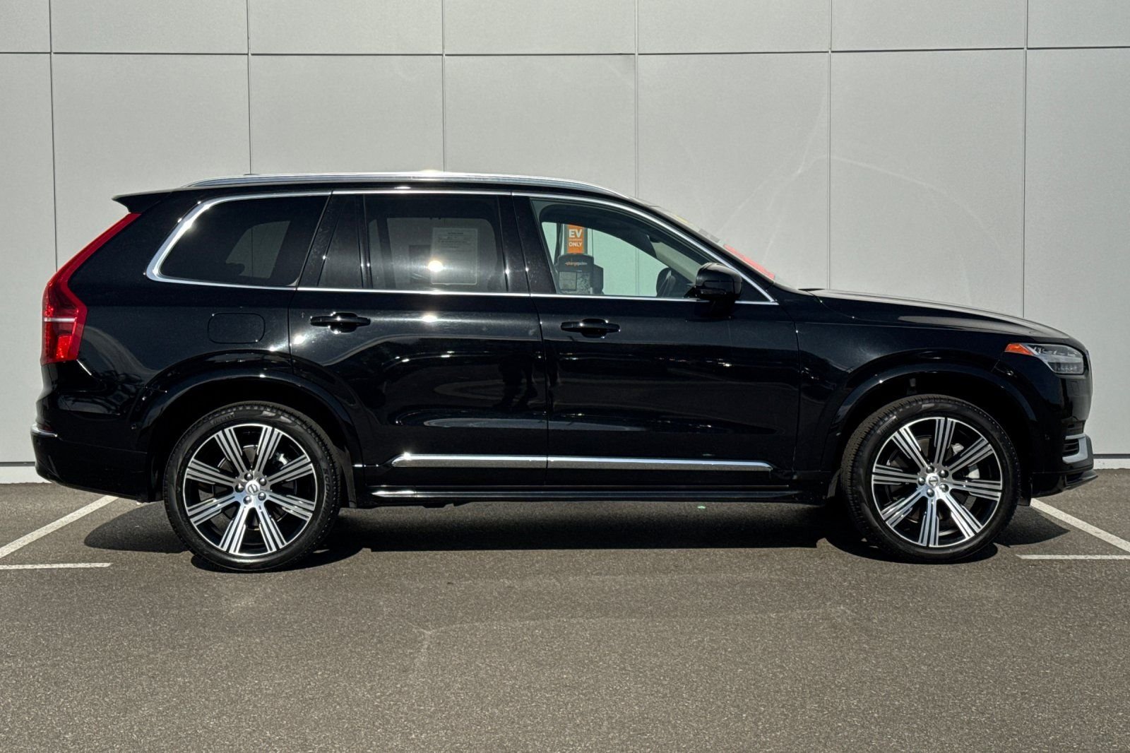 Used 2025 Black Volvo T8 Ultra image 6