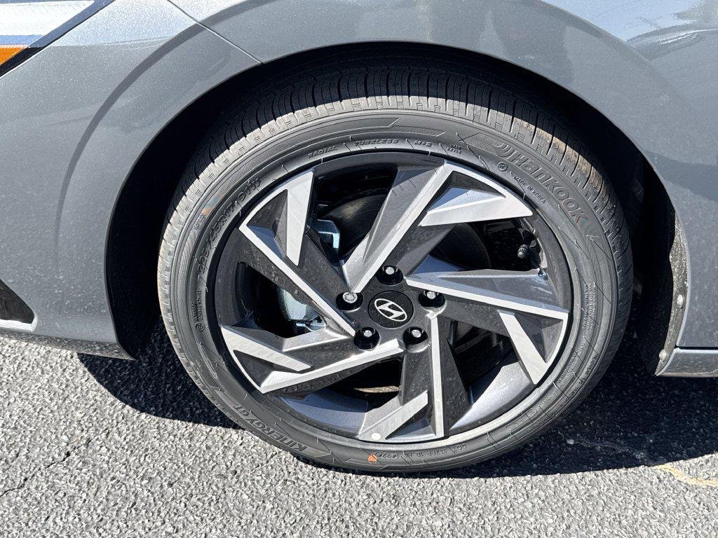 New 2025 Gray Hyundai SEL Convenience image 11