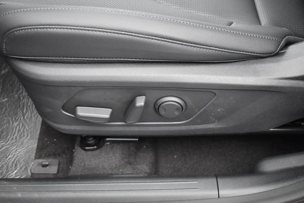 New 2026 Snow White Pearl Kia EX image 8