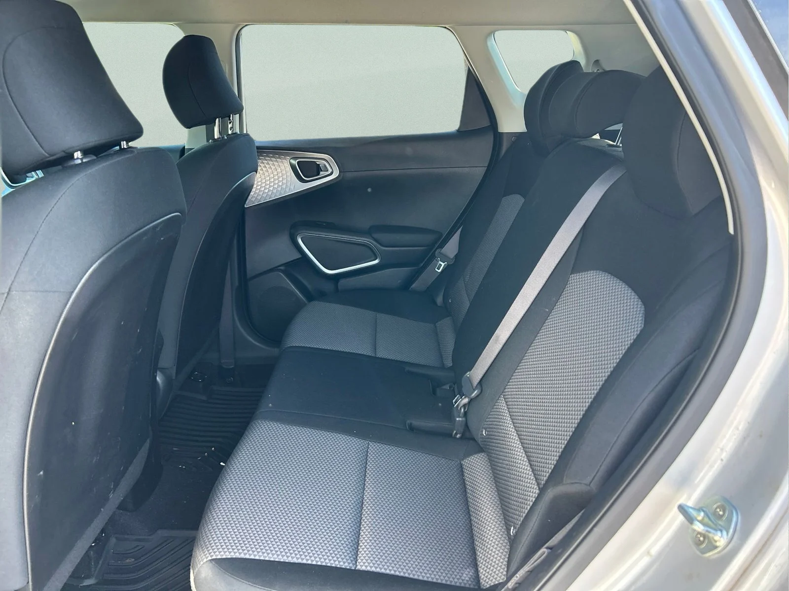 Used 2020 Sparkling Silver Kia LX image 10