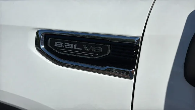 Used 2025 White GMC SLT image 40