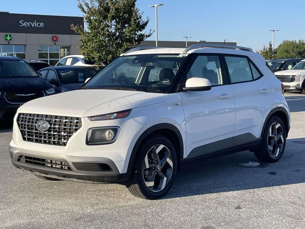 Used 2026 Lunar White Hyundai SEL image 25