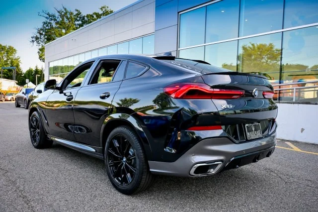Used 2022 Black Sapphire Metallic BMW xDrive40i, M-Sport Pckge, Extra Clean, Loaded!!!! image 7