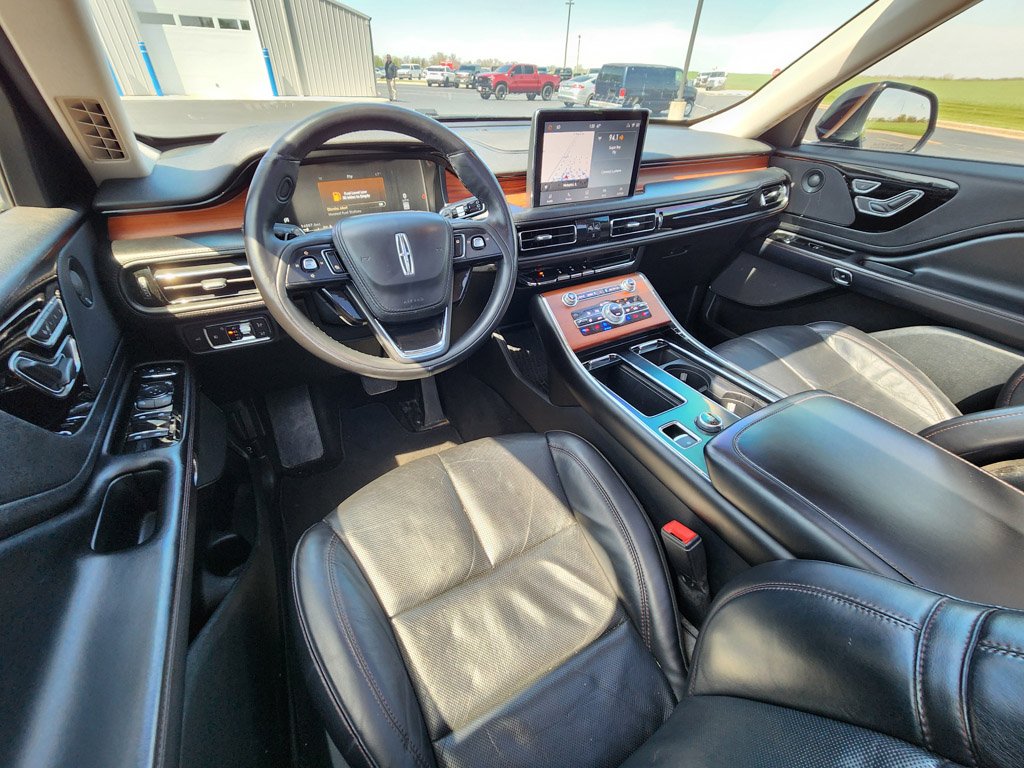 Used 2020 Infinite Black Metallic Lincoln Reserve image 10