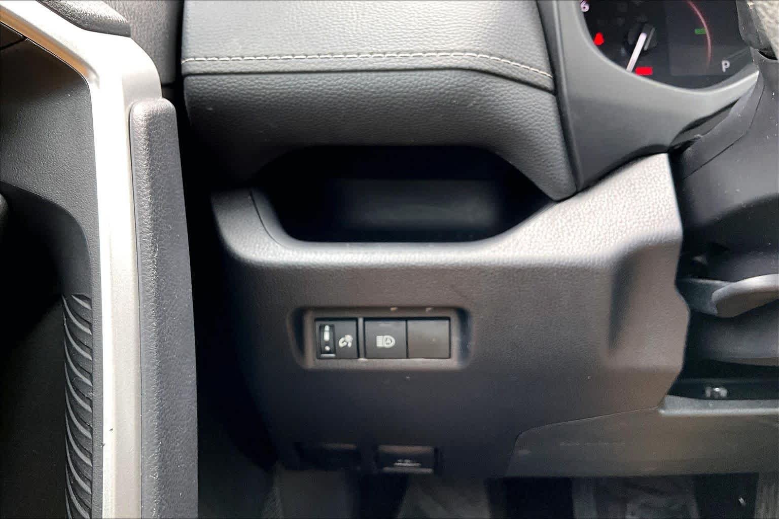 Used 2025 Ice Cap Toyota XLE image 36