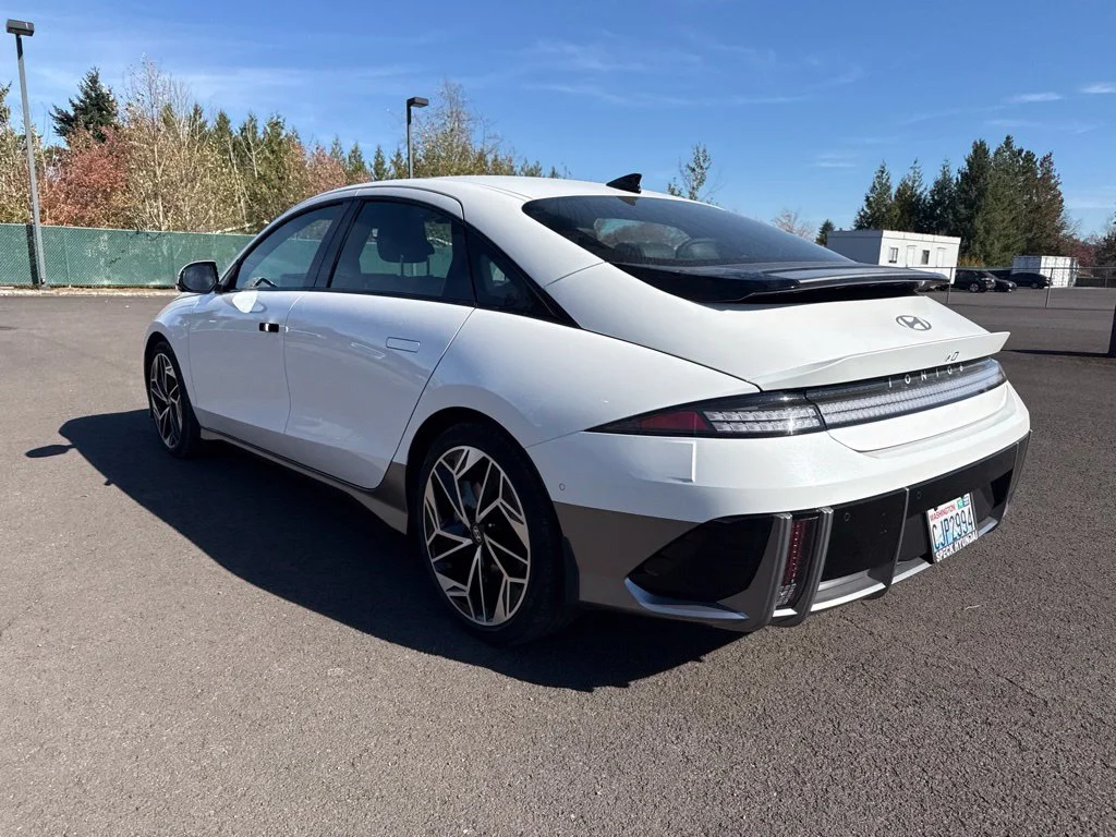 Used 2023 White Hyundai Limited image 5