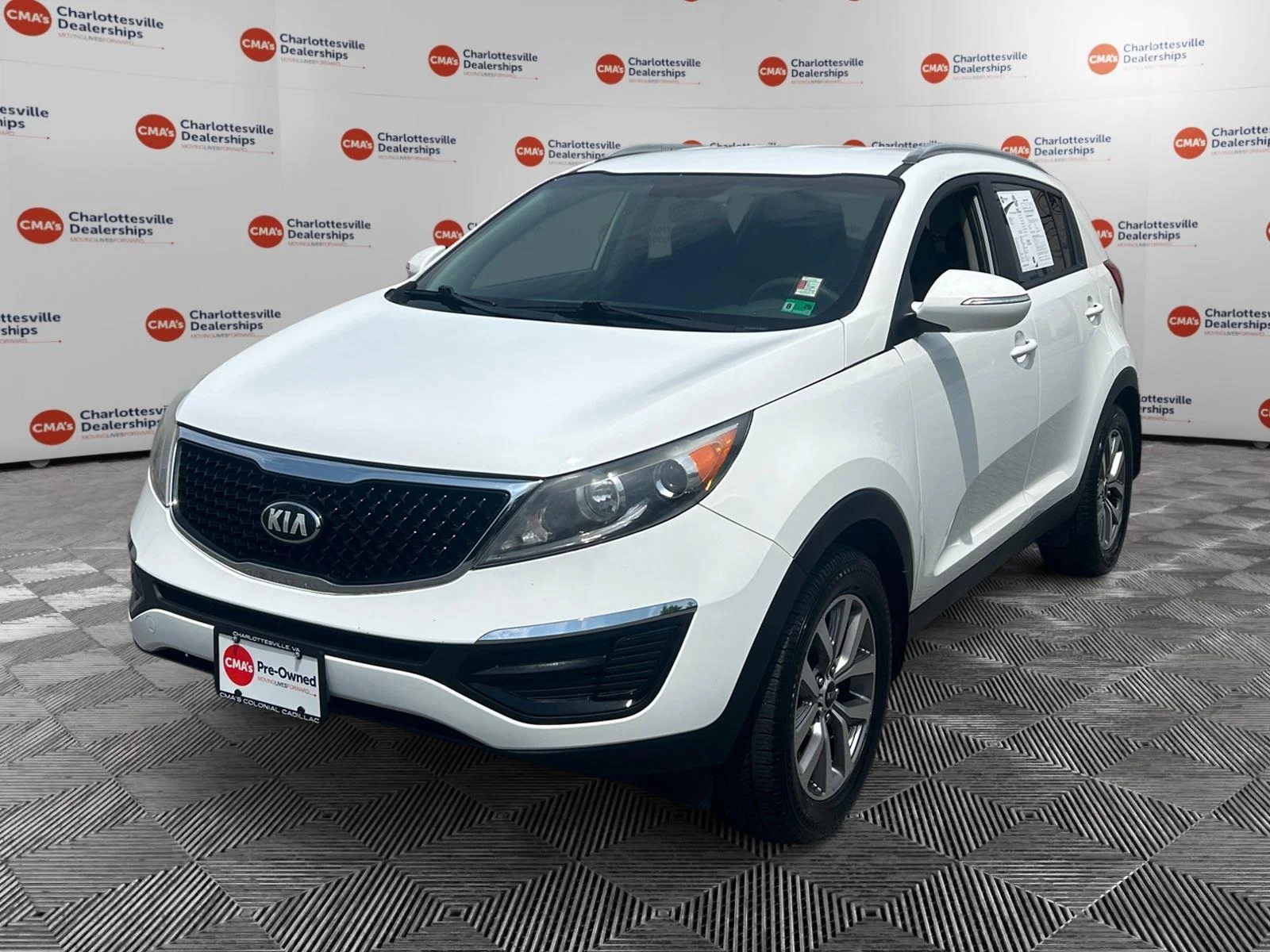 Used 2014 Clear White Kia LX image 1